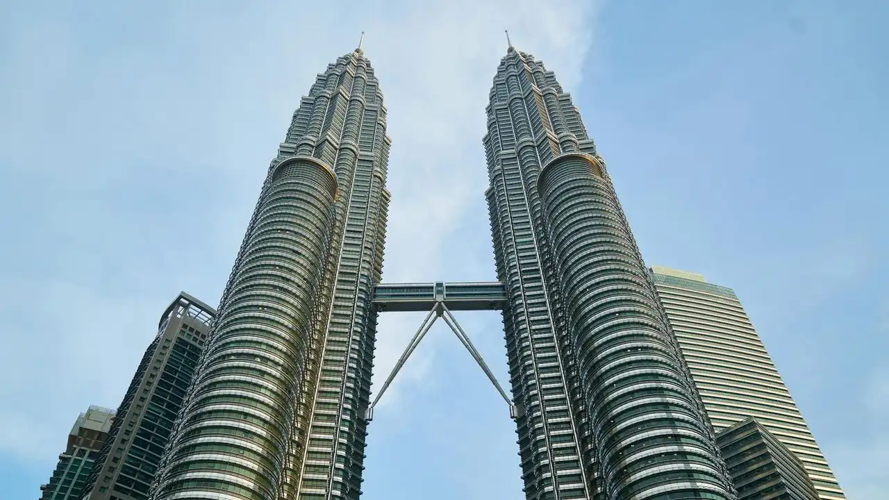 Why Learn Malay: 7 Surprising Benefits And Opportunities